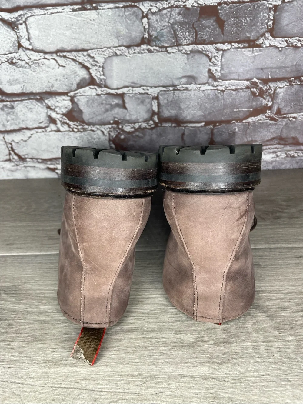 Allen Edmonds Surrey WeatherProof Taupe Nubuck Leather Boots Men sz 9.5D US/43EU